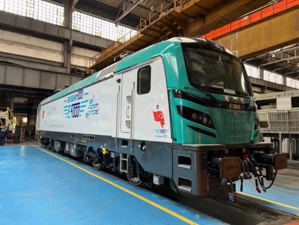 Milli hızlı tren raylara iniyor! Bakan Uraloğlu tarih verdi